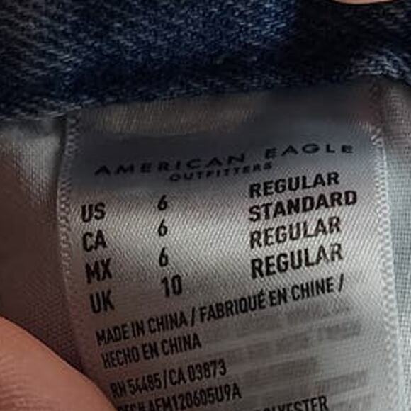 American Eagle High Rise Curvy Mom Jean in Light Repair Distressed - Picture 6 of 8